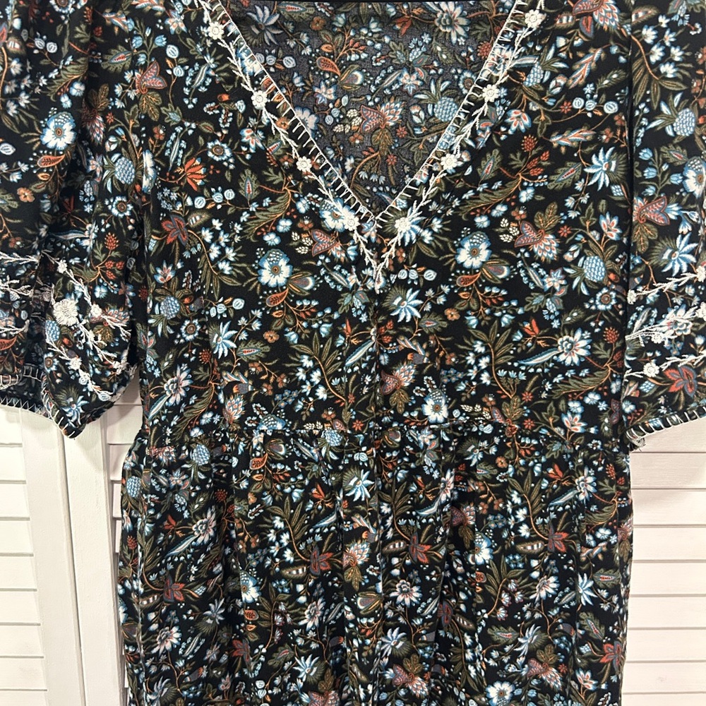 Old Navy V-Neck Floral Dress - Picture 2 of 2